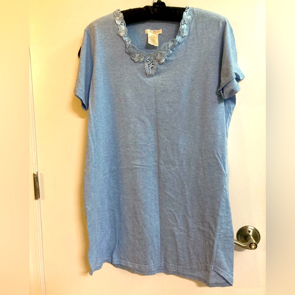 Sz S/M Women’s Nightgown. Sleepwear. Great Condition. Secret Treasures brand.